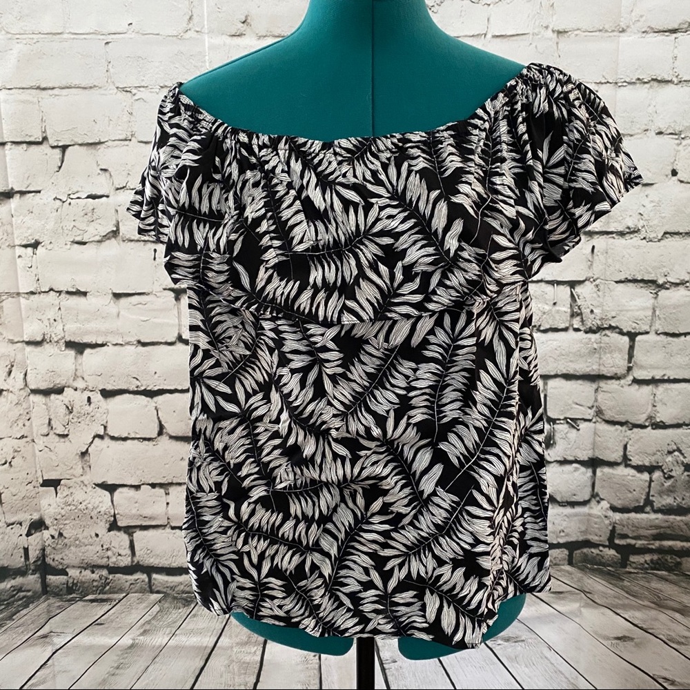 Off shoulder sleeveless, black & white